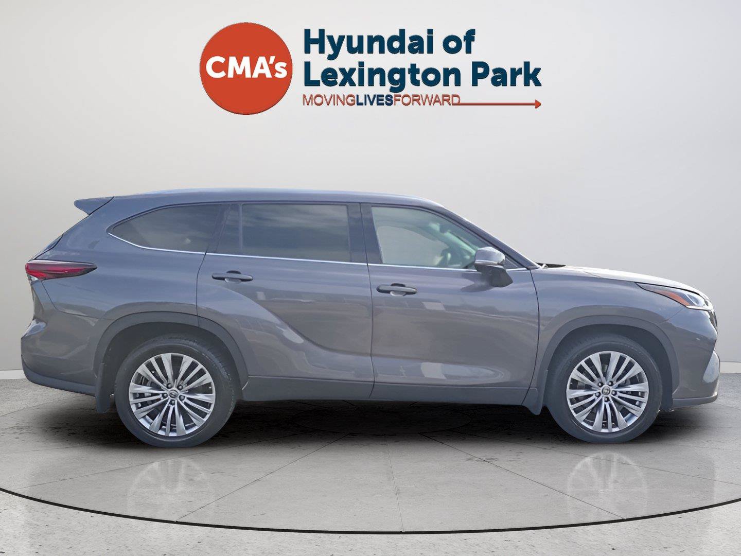 Used 2024 Toyota Highlander Platinum AWD/4WD image 6