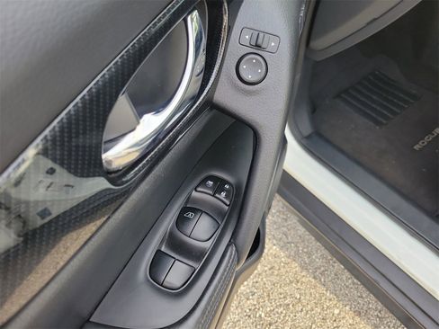 Used 2020 Nissan Rogue SL w/ Premium Package image 15