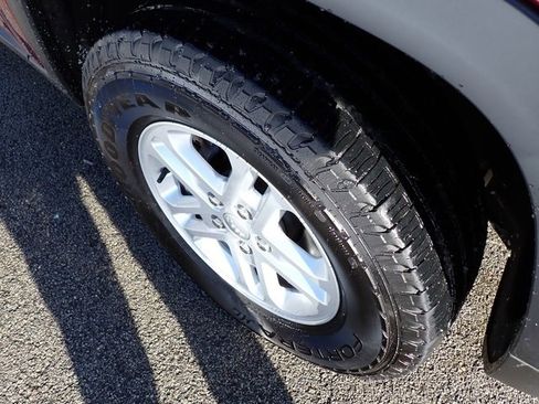 Certified 2023 Jeep Grand Cherokee Laredo image 11