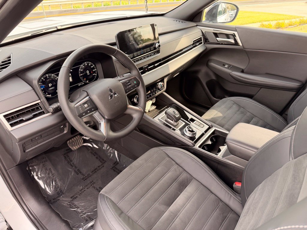 Used 2023 Mitsubishi Outlander Ralliart AWD/4WD image 27