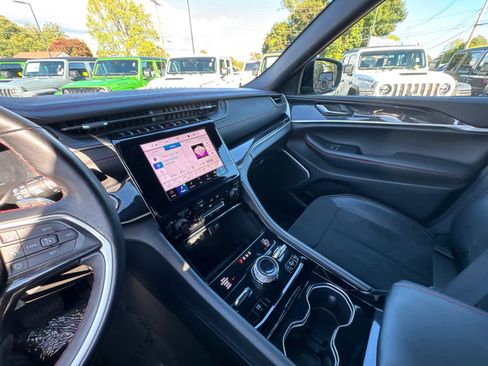 Used 2022 Jeep Grand Cherokee Trailhawk image 25