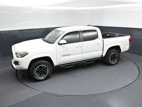 Used 2016 Toyota Tacoma SR5 w/ Towing Package image 32