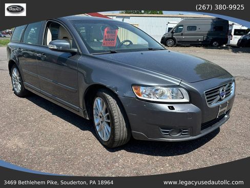 Used 2011 Volvo V50 T5 w/ Preferred Pkg FWD image 3