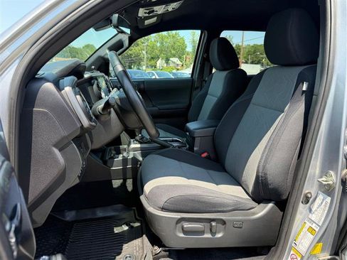 Used 2020 Toyota Tacoma TRD Off-Road AWD/4WD image 15