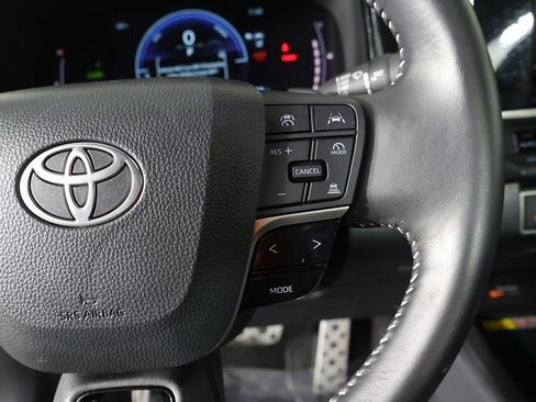Used 2025 Toyota Camry SE FWD image 37