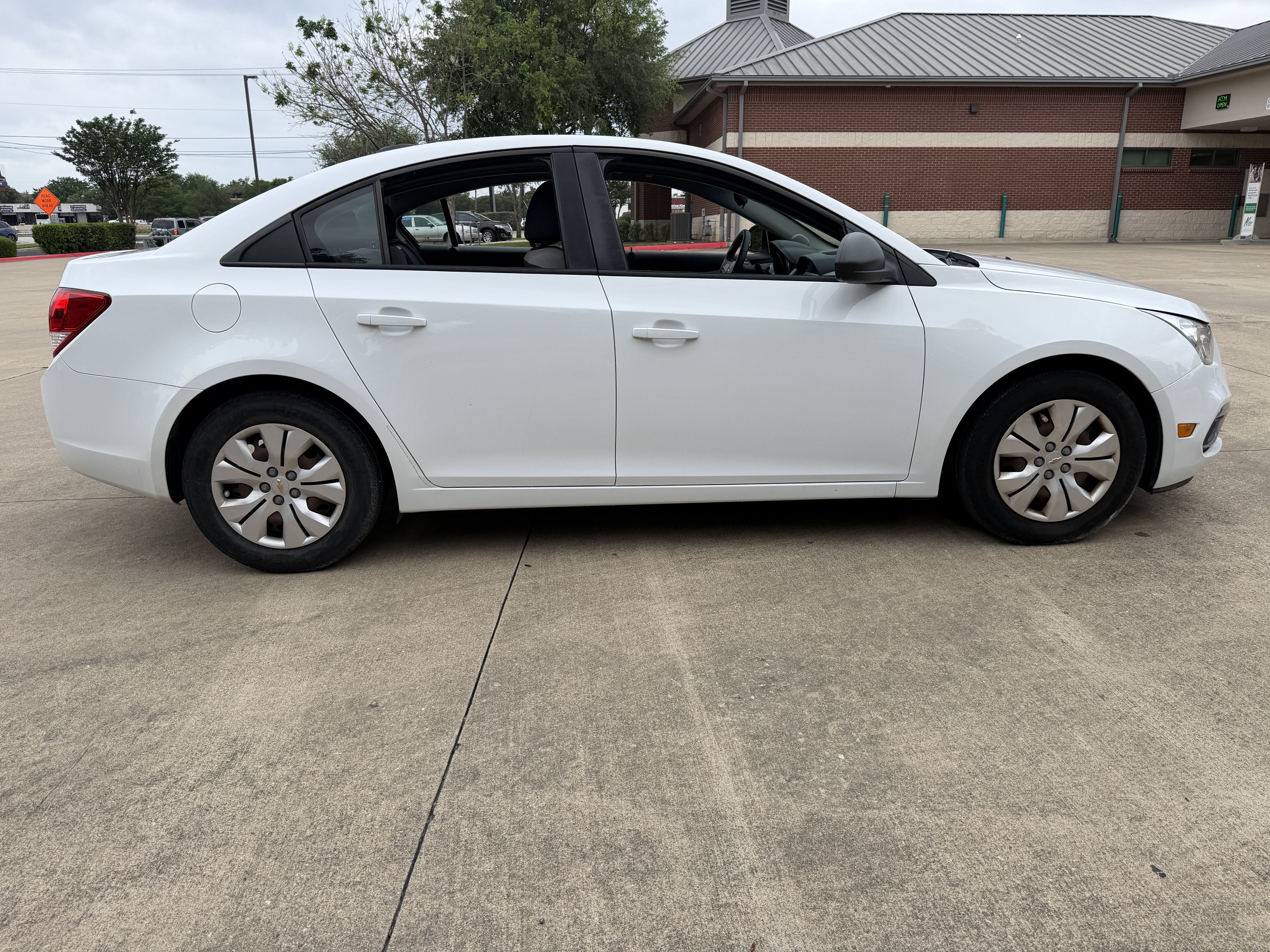 Used 2016 Chevrolet Cruze LS FWD image 8