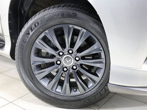 Used 2023 Lexus GX 460 Premium w/ Accessory Package AWD/4WD image 15