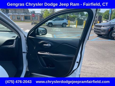 Used 2017 Jeep Cherokee High Altitude AWD/4WD image 12