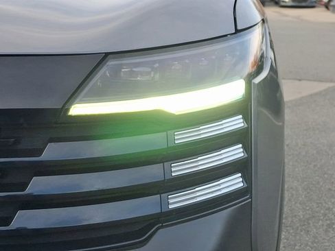 Used 2025 Nissan Kicks SV w/ Charging Package image 9