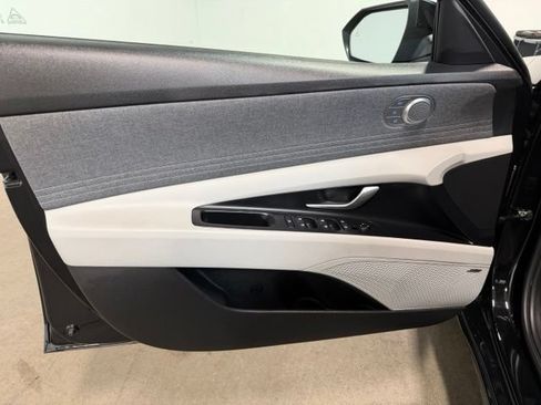 Used 2023 Hyundai Elantra Limited FWD image 20