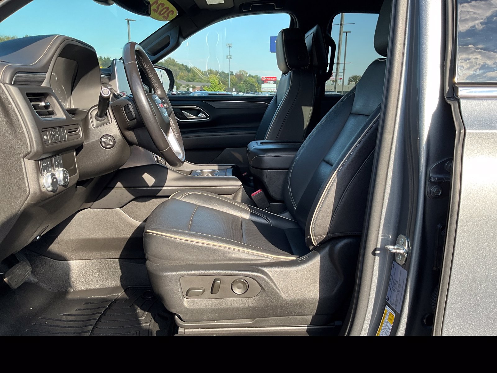 Used 2021 GMC Yukon XL SLT w/ SLT Premium Package AWD/4WD image 10