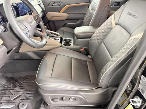 Used 2024 GMC Canyon Denali AWD/4WD image 7