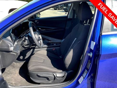 Used 2025 Hyundai Elantra SEL FWD image 25