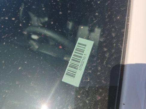 Used 2025 Chrysler Pacifica Select FWD image 8