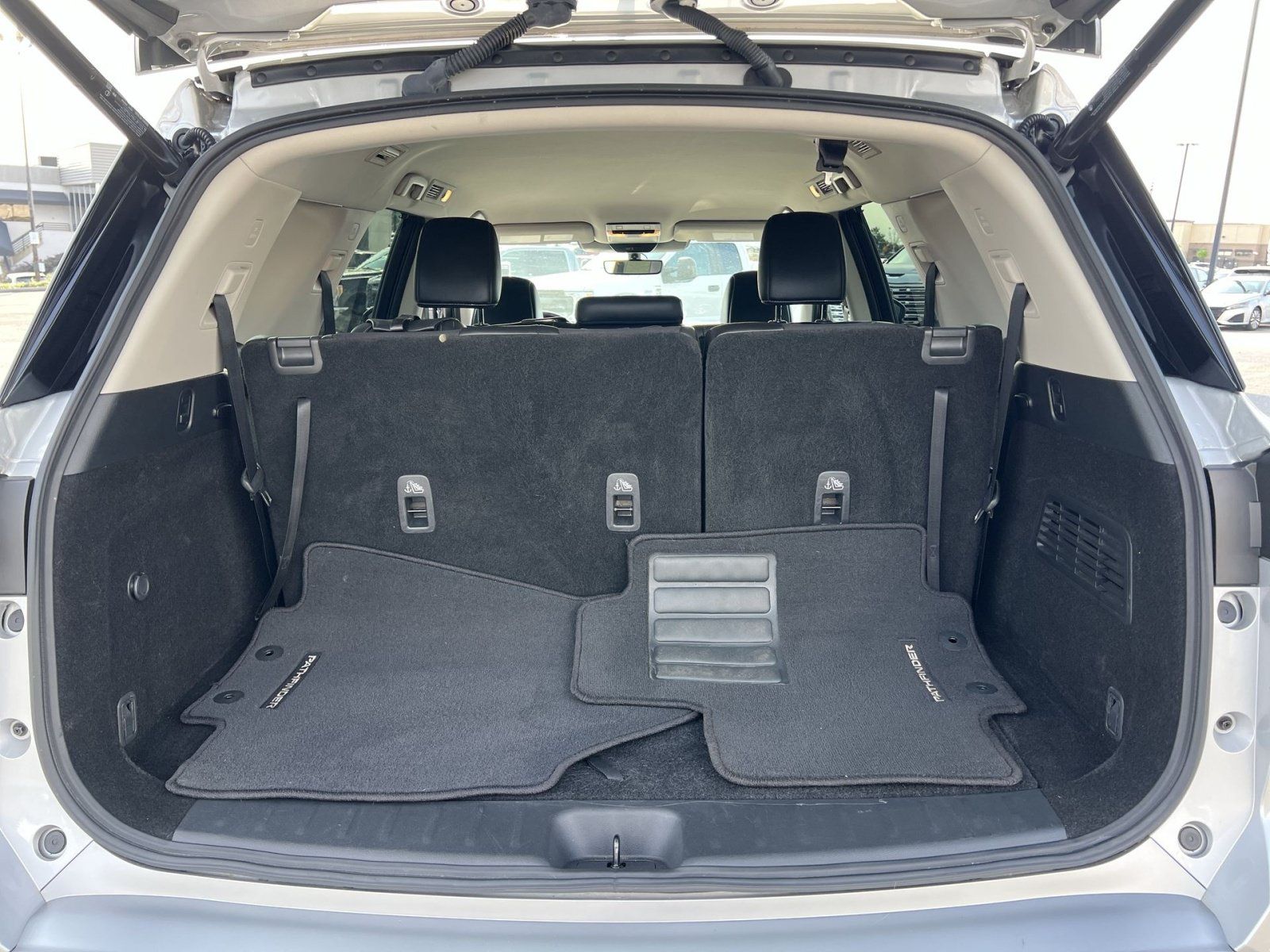 Used 2025 Nissan Pathfinder SL AWD/4WD image 25