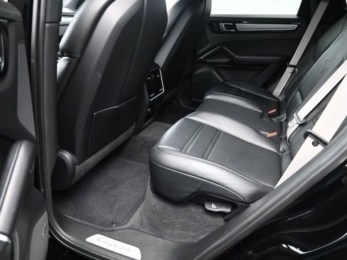 Used 2022 Porsche Cayenne Platinum Edition image 24