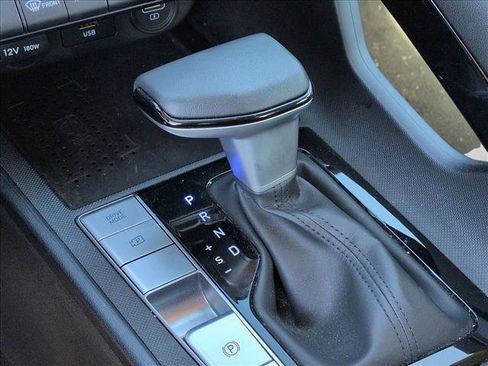 Used 2023 Hyundai Elantra Limited image 11