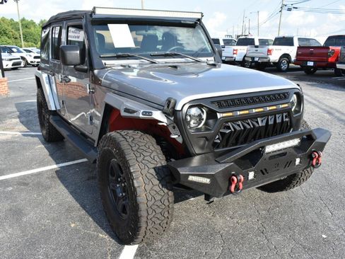 Used 2018 Jeep Wrangler Unlimited Sport AWD/4WD image 4