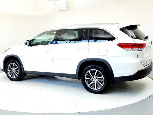 Used 2019 Toyota Highlander XLE w/ Protection Package #3 AWD/4WD image 4
