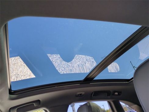 Used 2025 Porsche Macan image 23