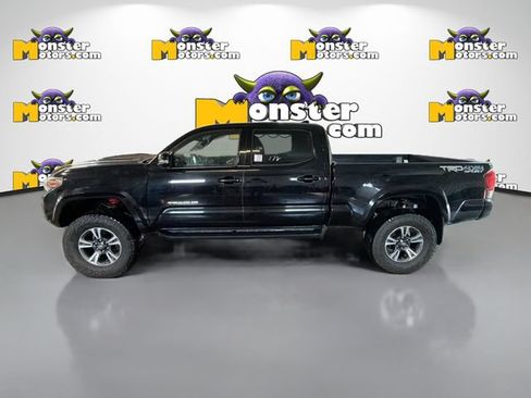 Used 2017 Toyota Tacoma TRD Sport AWD/4WD image 7