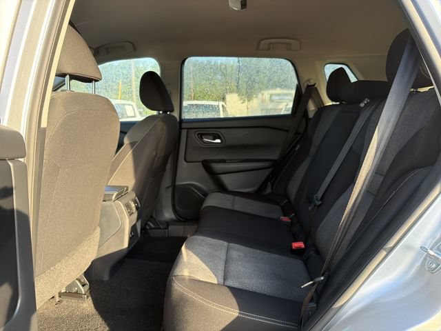 Used 2025 Nissan Rogue SV AWD/4WD image 13