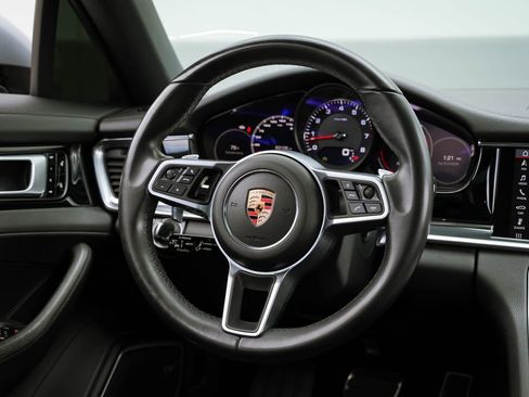 Used 2018 Porsche Panamera 4S image 36