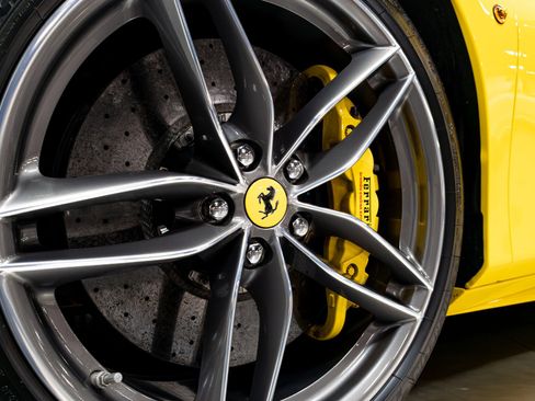 Used 2017 Ferrari 488 Spider image 38