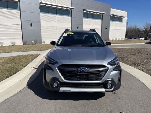 Used 2025 Subaru Outback Limited XT image 2