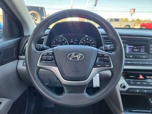 Used 2017 Hyundai Elantra SE FWD image 17