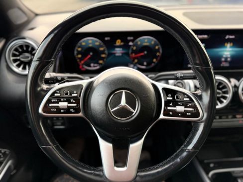 Used 2023 Mercedes-Benz GLB 250 4MATIC w/ Premium Package image 14
