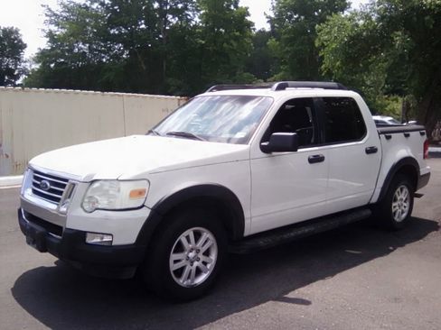 Used 2010 Ford Explorer Sport Trac XLT RWD image 11