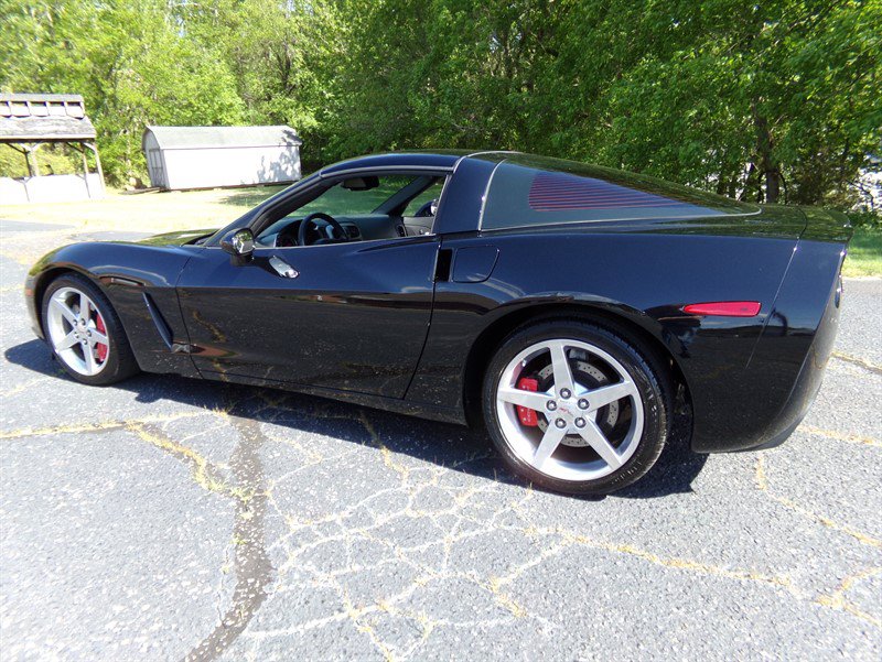 Used 2005 Chevrolet Corvette Coupe w/ Preferred Equipment Group RWD image 11