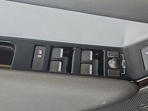 Certified 2025 Land Rover Range Rover Velar S AWD/4WD image 30