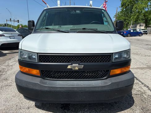 Used 2019 Chevrolet Express 3500 w/ Driver Convenience Package RWD image 2