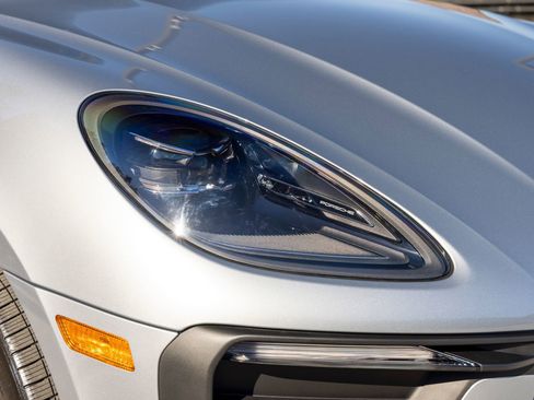 New 2026 Porsche Macan AWD/4WD image 15