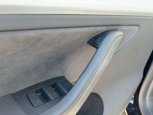 Used 2025 Tesla Model Y Performance image 13