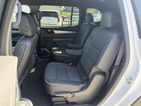 Used 2025 Buick Enclave Preferred FWD image 12