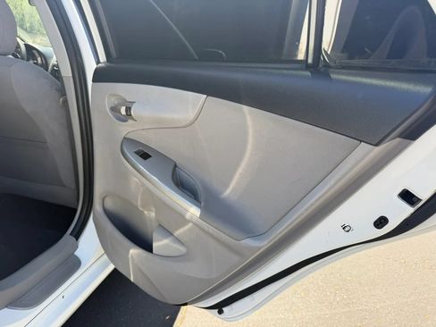 Used 2012 Toyota Corolla L FWD image 20
