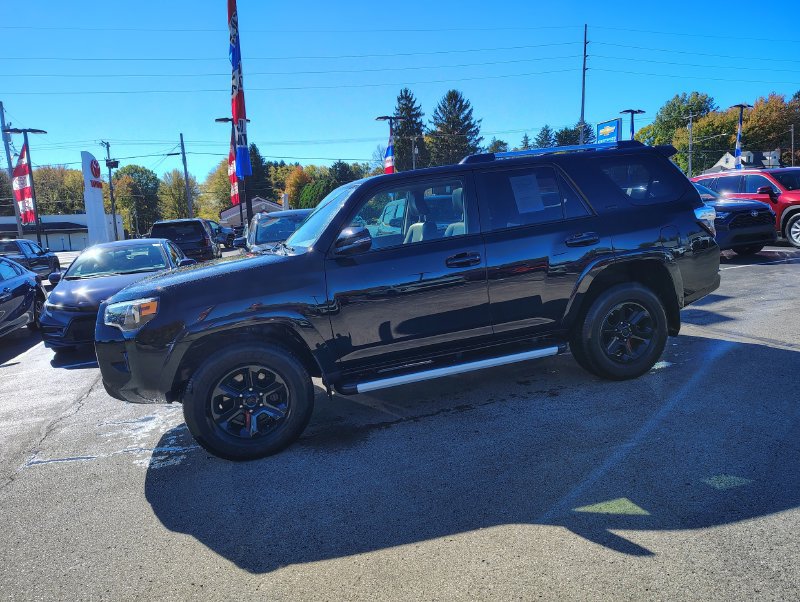 Used 2024 Toyota 4Runner SR5 Premium w/ Moonroof Package AWD/4WD image 7