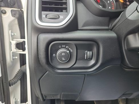Used 2025 RAM 2500 Big Horn AWD/4WD image 18