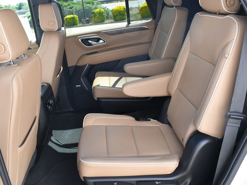 Used 2024 Chevrolet Tahoe Premier w/ Premium Package AWD/4WD image 27