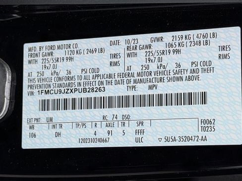 Used 2023 Ford Escape Platinum w/ Premium Technology Package AWD/4WD image 36