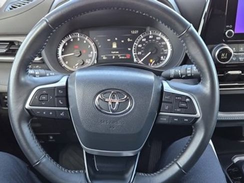 Used 2024 Toyota Highlander LE image 15