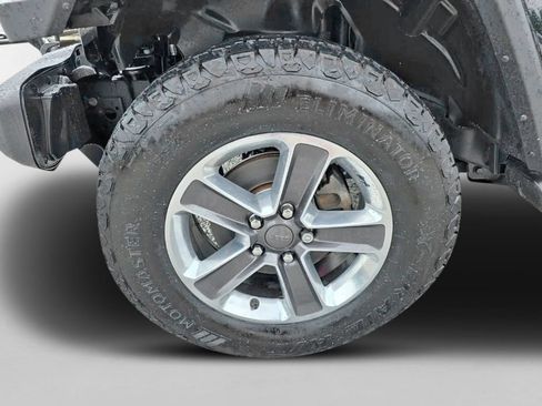 Used 2019 Jeep Wrangler Unlimited Sahara w/ Uconnect 4C Nav & Sound Group AWD/4WD image 10