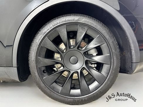 Used 2023 Tesla Model Y Long Range image 37