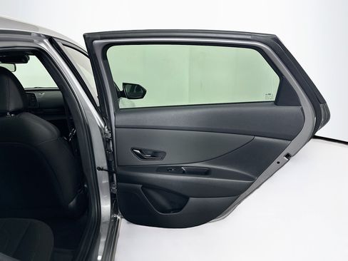 Used 2025 Hyundai Elantra Sport FWD image 28