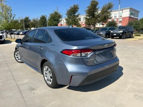 Used 2025 Toyota Corolla LE FWD image 5