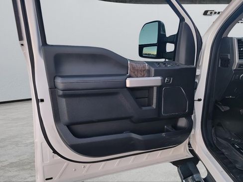 Used 2018 Ford F250 Lariat w/ Chrome Package image 10