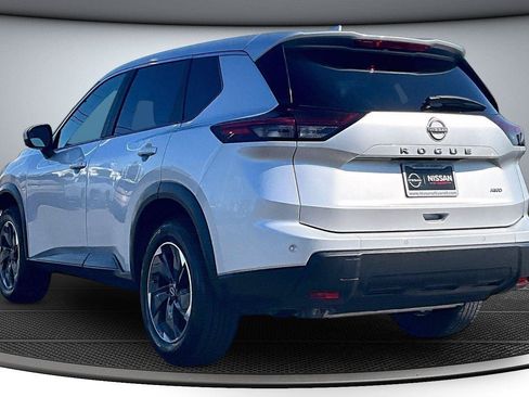 Used 2025 Nissan Rogue SV AWD/4WD image 4